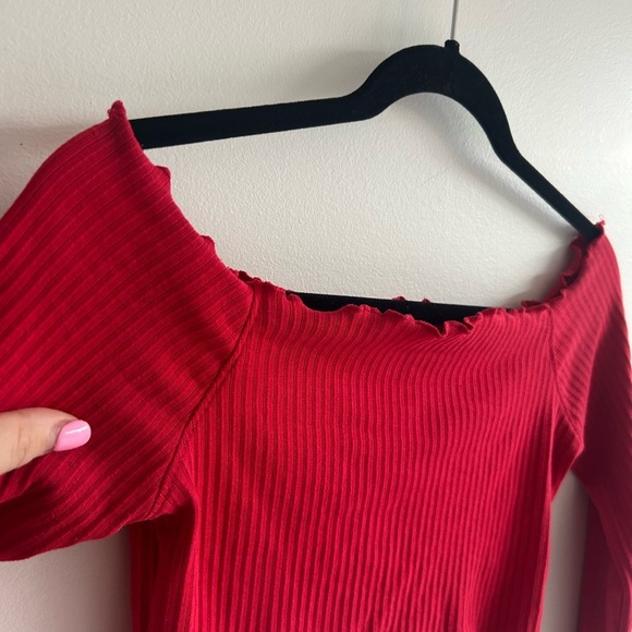 Missguided, size 4, off the shoulder long sleeve crop top. Cherry red - Picture 5 of 9